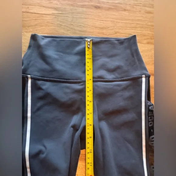 ALO Yoga Gray Spandex Bike Shorts - Picture 4 of 8